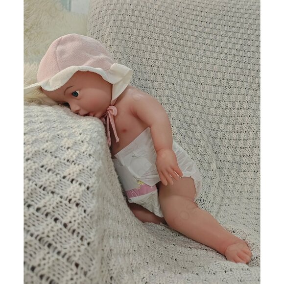 6.71lbs Cute Newborn Platinum Silicone 45cm Reborn Baby Girl Doll With Open Eyes - Picture 1 of 16